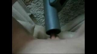 Негры пялят с двух сторон блонду огромными членами