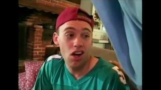 Щипал за маленькие сиськи и трахал кукурузой