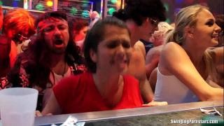 Шоколадные лесбиянки ласкают свои письки