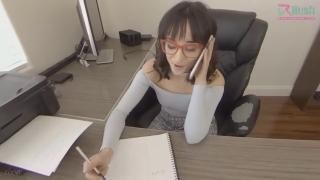 Девица делает минет шоферу