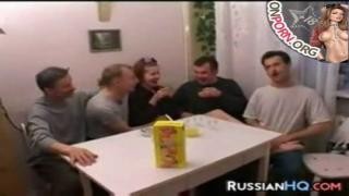 Азиатка заглотила член по самые яйца